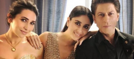 صورة لـ شاروخان مع كارينا كابور وكاريشما كابور في حوض إستحمام مشترك